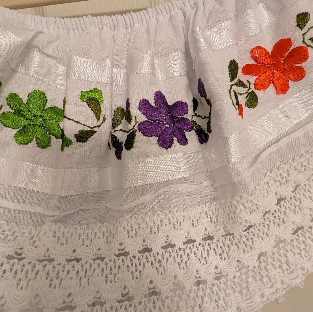 NEW! Beautiful White Dress From Mexico! Size S/M - Picture 3 of 8